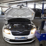 Skoda Octavia - выполнили полировку фар и регулировку света на стенде.